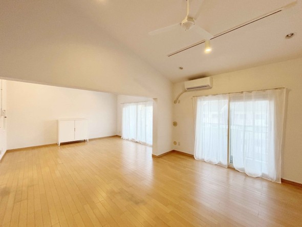 家族と過ごす時間を大切にしたい方にぴったりの明るくゆとりある住空間です。