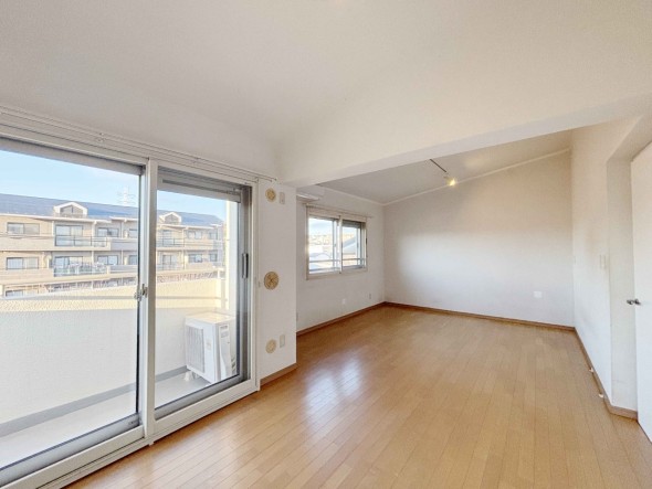 明るくあたたかな居室では、朝の目覚めも気持ちよく起きられます。