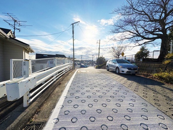 周辺は閑静な住宅街につき落ち着いた環境です。