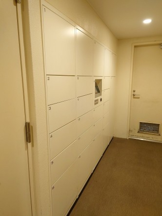 宅配ボックスがあるので外出時の配達物もお好きなタイミングで受け取ることができます。