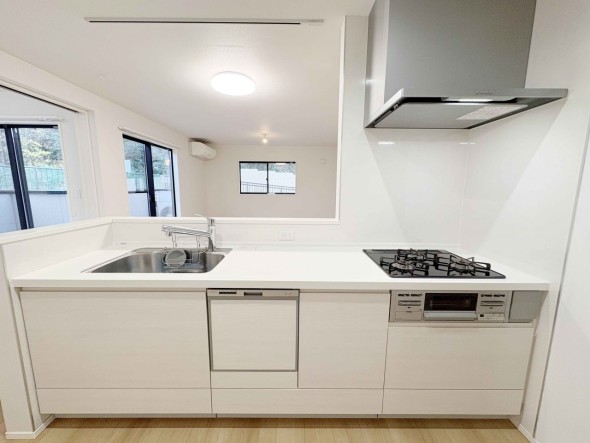 使い勝手の良い設備のキッチンで効率よくお料理もできます。