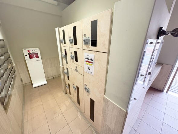 宅配ボックスがあるためご不在時であってもお帰りの際に大きな荷物をお受け取りいただけます。