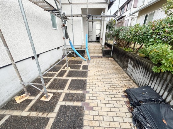 お客様をお迎えする玄関は落ち着いた雰囲気。