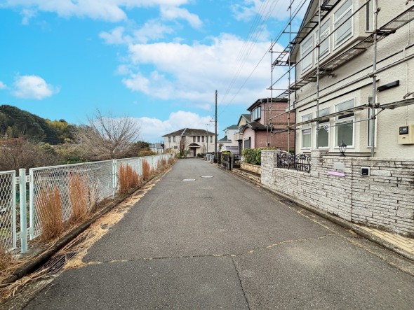 周辺は閑静な住宅街につき落ち着いた環境です。