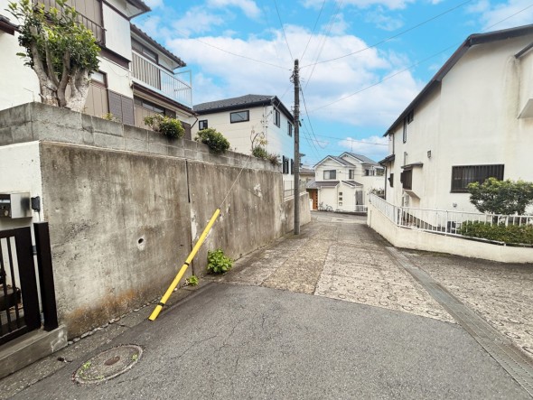 周辺は閑静な住宅街につき落ち着いた環境です。