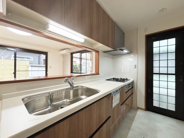 使い勝手の良い設備のキッチンで効率よくお料理もできます。