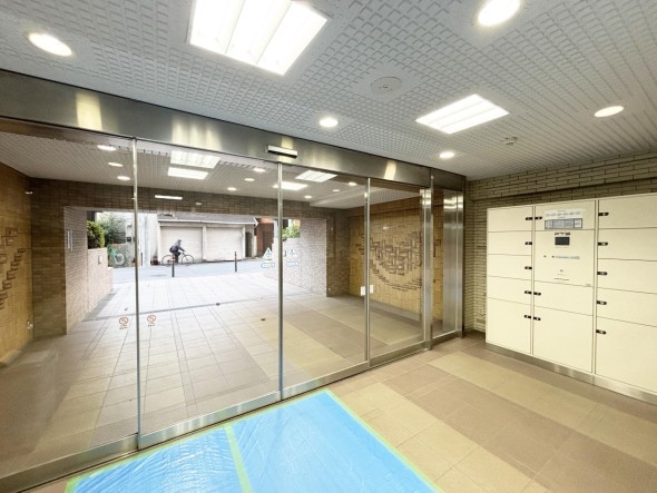 広々としたエントランスホール。