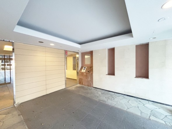 お客様をお迎えする玄関は落ち着いた雰囲気。帰り着くたびに洗練されたテイストの空間に迎えられ誇りと喜びを感じる玄関まわりです。