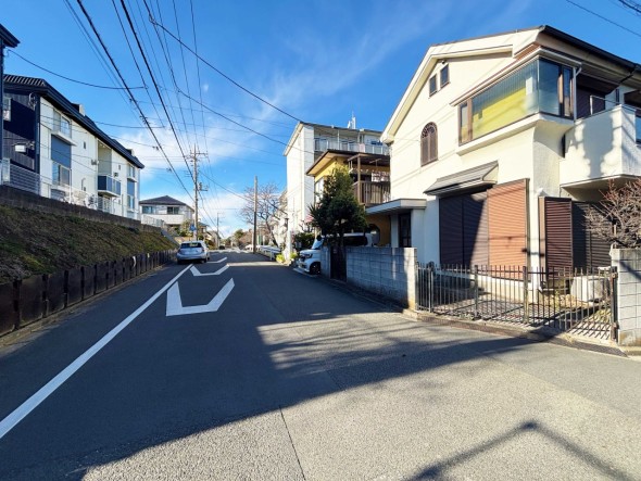 周辺は閑静な住宅街につき落ち着いた環境です。