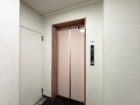 エレベーター付きのマンションです。