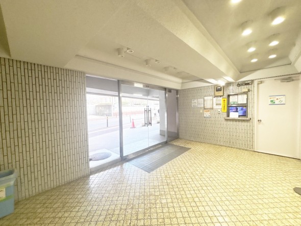 広々としたエントランスホール。