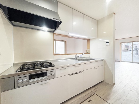 使い勝手の良い設備のキッチンで効率よくお料理もできます。