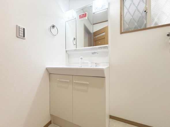 真っ白な洗面台で、気持ちの良い朝を迎えられそうです。