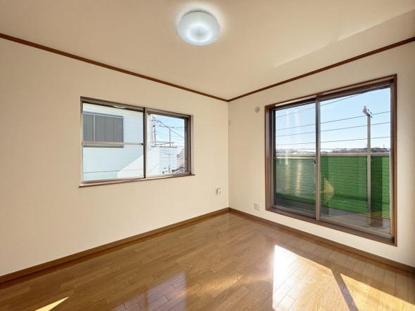 一日の疲れをいやしてくれる主寝室。時を忘れて過ごす場所として過ごせるお部屋です。