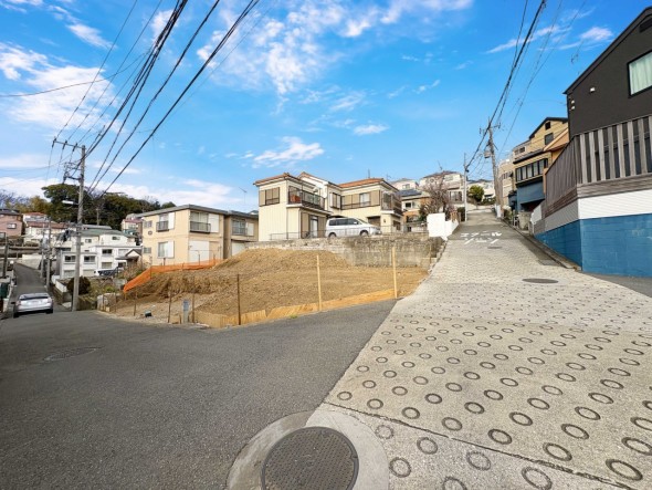 整備された前面道路です。