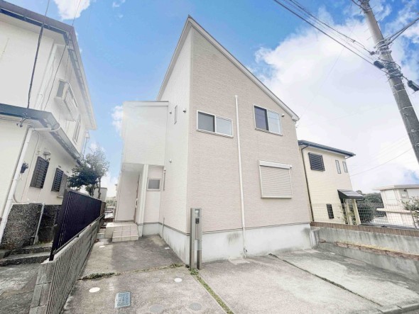 周辺は閑静な住宅街につき落ち着いた環境です。