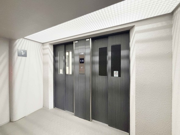 エレベーター付きのマンションです。
