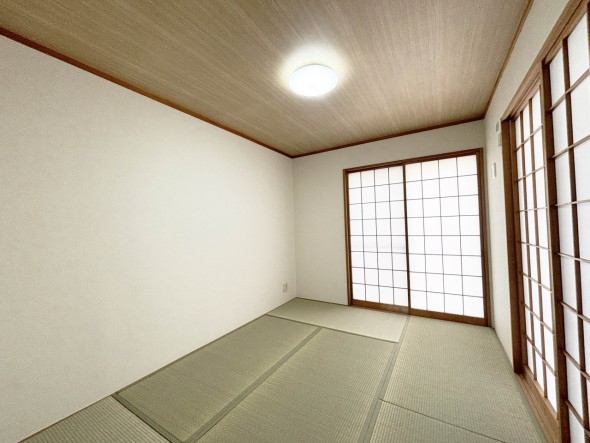 和室6帖。客間やお子様の遊び場として多用途にお使い頂けます。  