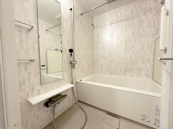 内装 1日の疲れを癒すバスルーム。