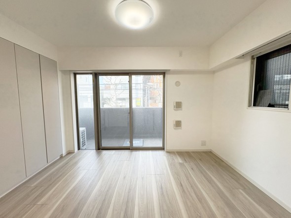 一日の疲れをいやしてくれる主寝室。時を忘れて過ごす場所として過ごせるお部屋です。