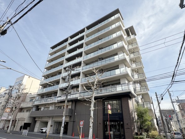 爽やかな青空の下に贅沢なほどに降り注ぐ陽光、豊かな居住性と、クオリティが見事に調和した住空間は、住まうことの喜びを感じさせてくれ