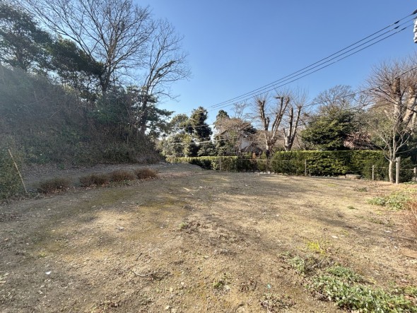 とても開放感ある土地です！日当たりの良さが外観からも伝わります！