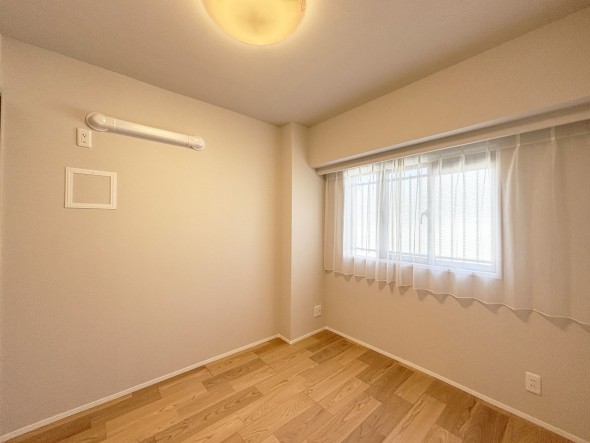 一日の疲れをいやしてくれる主寝室。時を忘れて過ごす場所として過ごせるお部屋です。