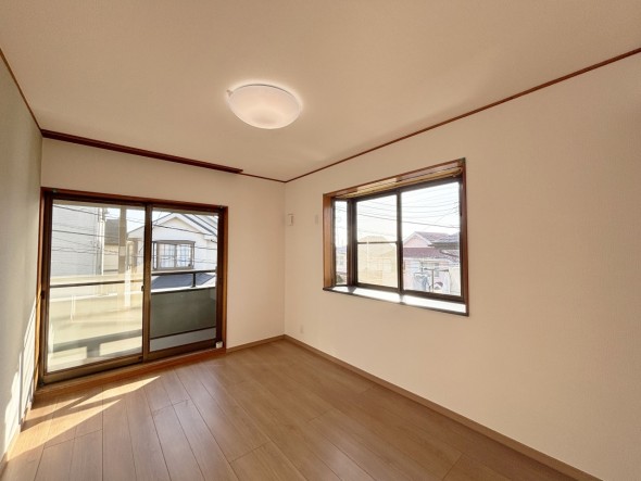 一日の疲れをいやしてくれる主寝室。時を忘れて過ごす場所として過ごせるお部屋です。