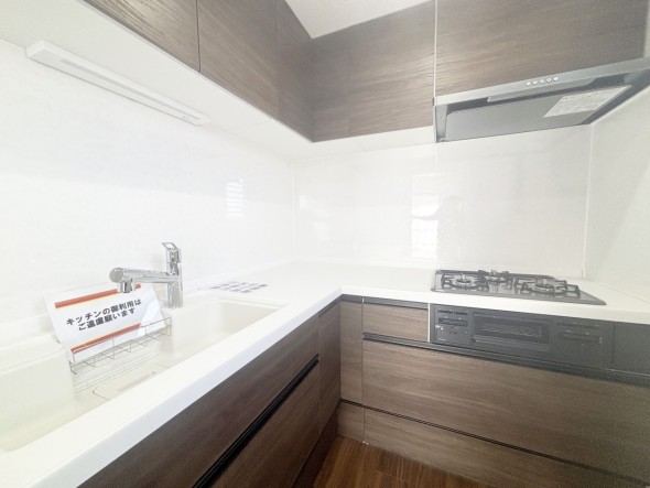 使い勝手の良い設備のキッチンで効率よくお料理もできます。