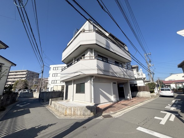 周辺は閑静な住宅街につき落ち着いた環境です。