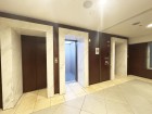 ホテルライクな広々としたエレベーターホール