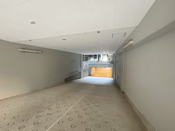 敷地内駐車場もございます。空き状況等はお気軽にお問い合わせください。