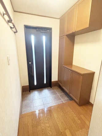 ゆとりある玄関スペース。