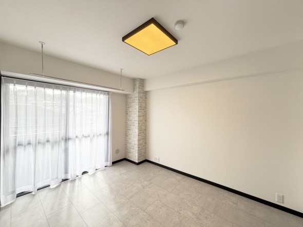 感性を育むプライベートルームはシンプルでスマートな空間。