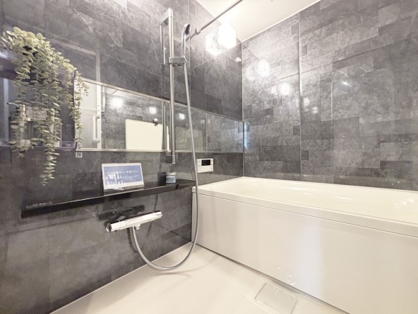 内装 1日の疲れを癒すバスルーム。