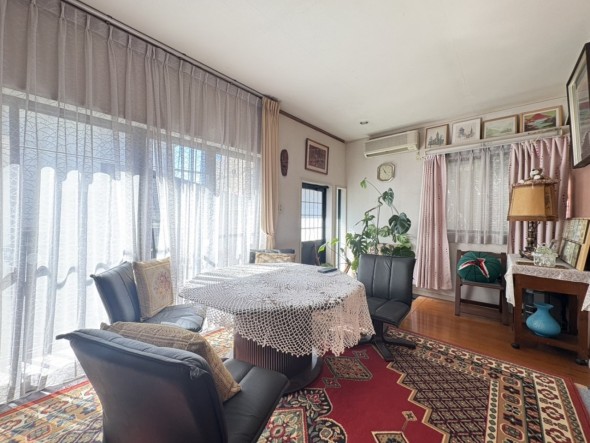 客間やお子様の遊び場として多用途にお使い頂けます。  