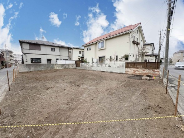 建築条件なしの売地です。お好きなハウスメーカーで建築していただけます。