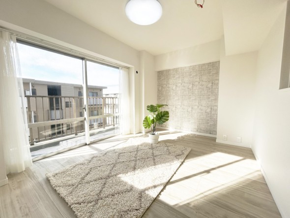 陽当りの良いリビングダイニング。