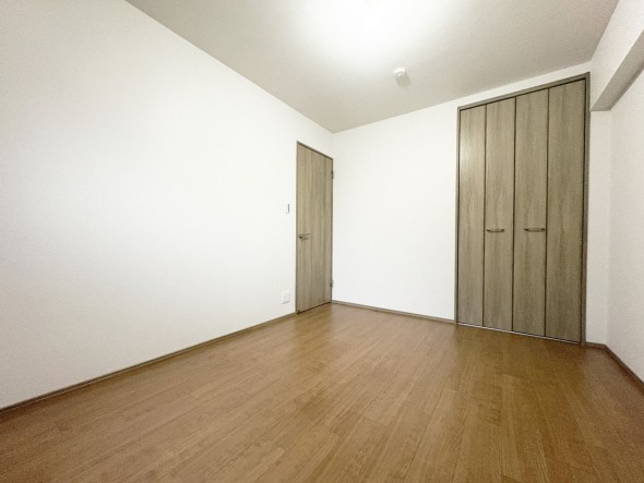 フローリングの部屋は清潔感があり、日々のお掃除も楽で助かります。