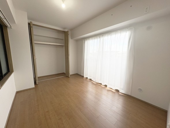 感性を育むプライベートルームはシンプルでスマートな空間。