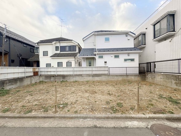 とても開放感ある土地です!日当たりの良さが外観からも伝わります!