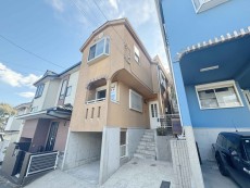 周辺は閑静な住宅街につき落ち着いた環境です。