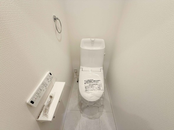 ウォシュレット機能付きトイレ（2階）