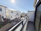 日差しの差し込むバルコニー