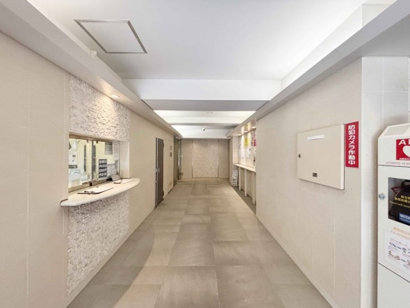 お客様をお迎えする玄関は落ち着いた雰囲気。帰り着くたびに洗練されたテイストの空間に迎えられ誇りと喜びを感じる玄関まわりです。