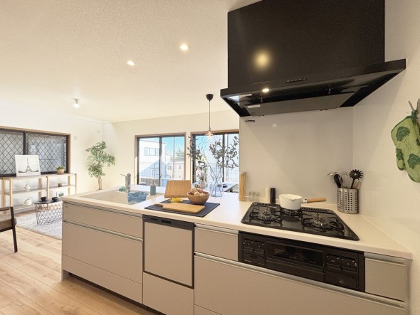 使い勝手の良い設備のキッチンで効率よくお料理もできます。