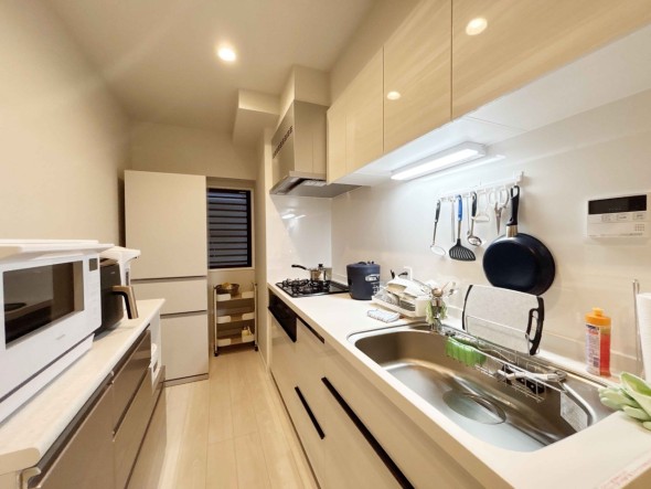 使い勝手の良い設備のキッチンで効率よくお料理もできます。