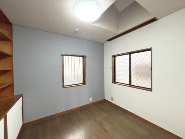 一日の疲れをいやしてくれる主寝室。時を忘れて過ごす場所として過ごせるお部屋です。