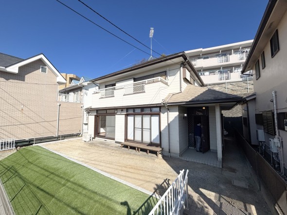 爽やかな青空の下に贅沢なほどに降り注ぐ陽光、豊かな居住性と、クオリティが見事に調和した住空間は、住まうことの喜びを感じさせてくれ