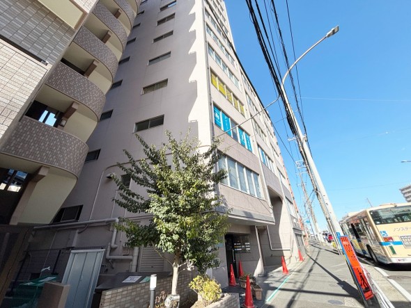 爽やかな青空の下に贅沢なほどに降り注ぐ陽光、豊かな居住性と、クオリティが見事に調和した住空間は、住まうことの喜びを感じさせてくれ